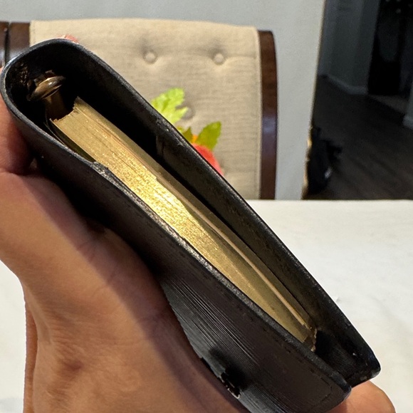 Authentic Louis Vuitton Black Epi Leather Agenda - Picture 5 of 14